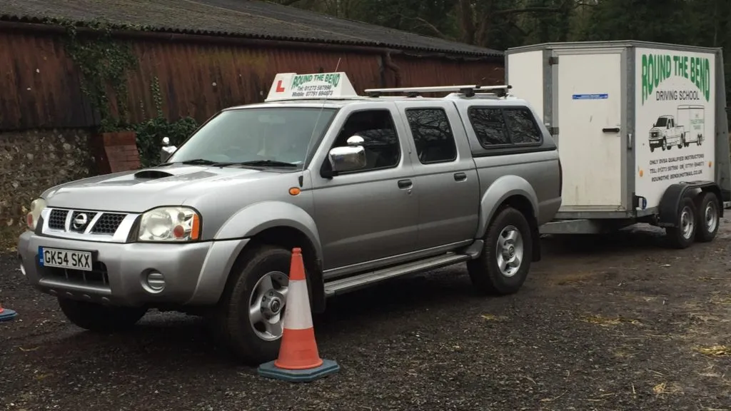 Photo of Round The Bend Driving School training trailer